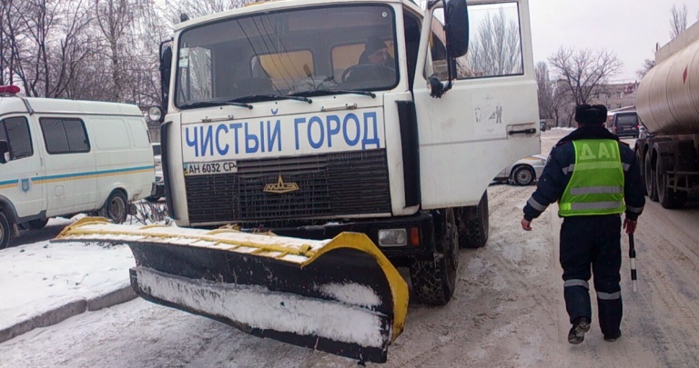 Из-за снегопада в Донецкой области закрыт ряд дорог