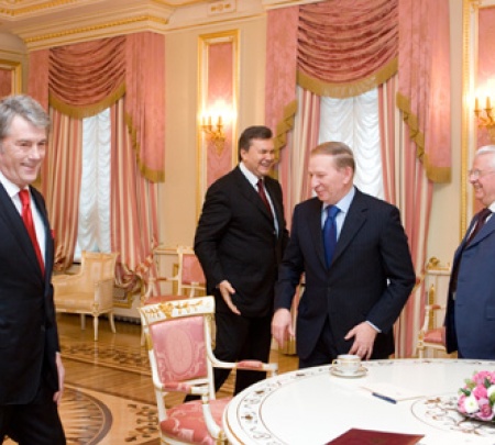 Янукович поддержал инициативу учредить общенациональный круглый стол