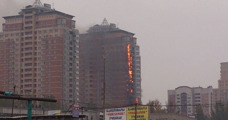 В Донецке пылал 24-х этажный элитный дом