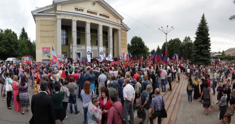 В Макеевке прошел митинг против вооруженной миссии ОБСЕ