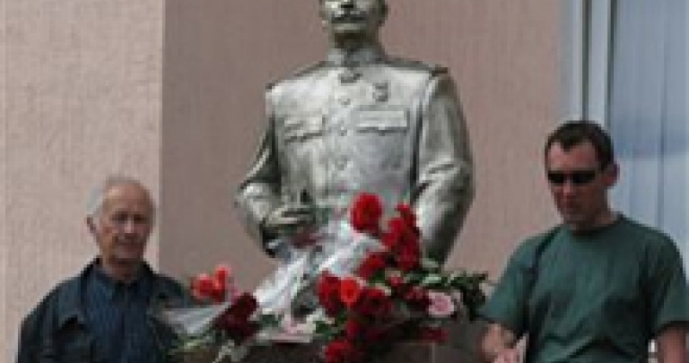 Символическая казнь Сталина: причины и последствия