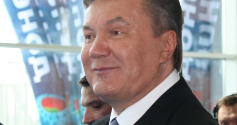 Янукович снова проигнорировал журналистов (добавлены фото)