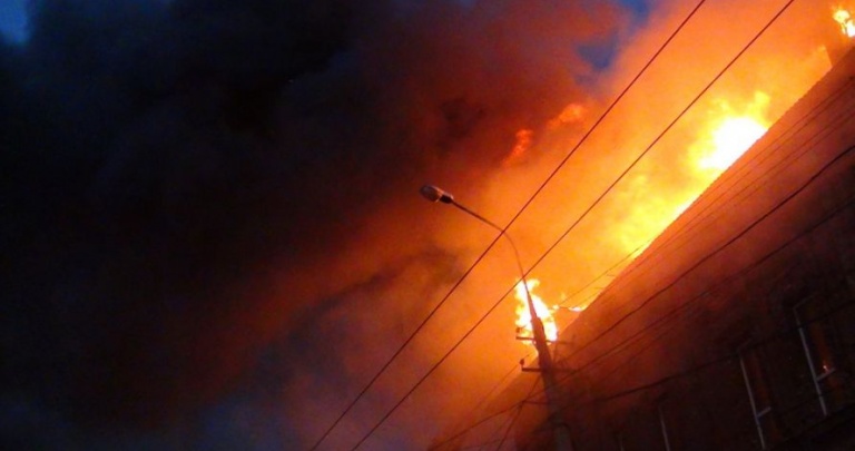 В Мариуполе сгорел магазин стройматериалов