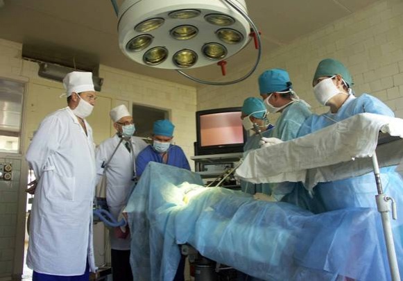 В больницах Донецка все еще находится 30 пострадавших на 