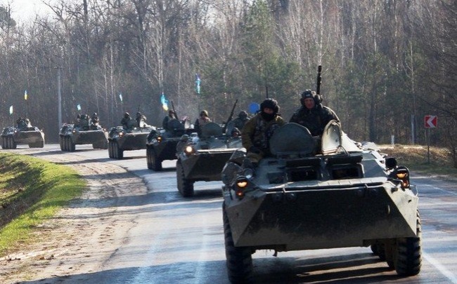 Украинские десантники тренируются на полигоне