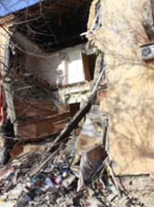 В Донецкой области частично разрушился трехэтажный дом