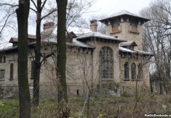 На Донбассе есть шахтерский поселок с замковой архитектурой