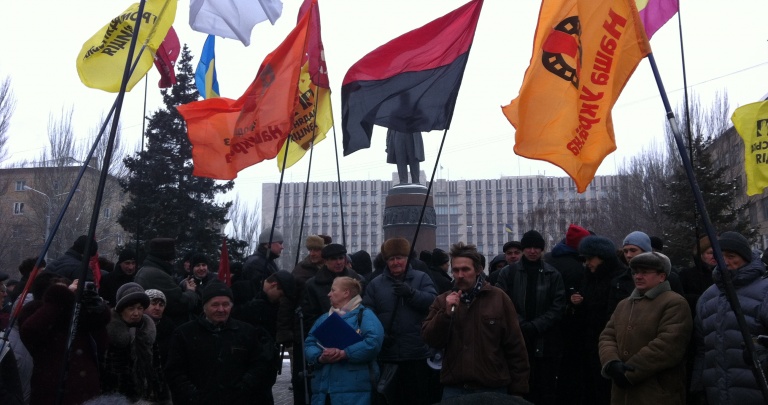 200 человек провели митинг в честь Дня соборности в центре Донецка