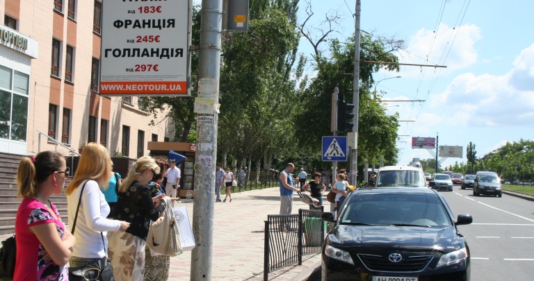 Мэр Донецка показал студентам как парковаться в неположенном месте (ФОТО, ВИДЕО)