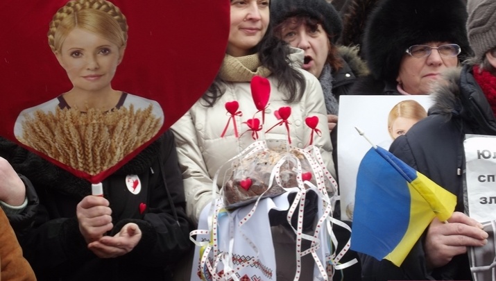Тимошенко прекратила голодовку по просьбе митингующих против власти