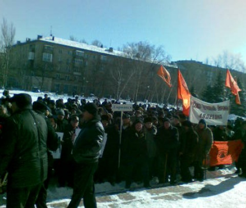 К Близнюку и Шишацкому пришли чернобыльцы, митингующие против инициативы Азарова (дополнено) ВИДЕО