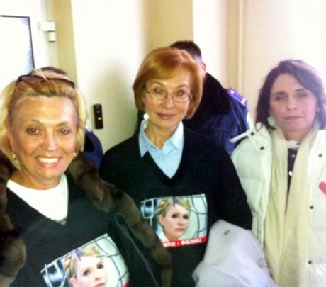 Трех народных депутаток выгнали от Тимошенко люди в масках