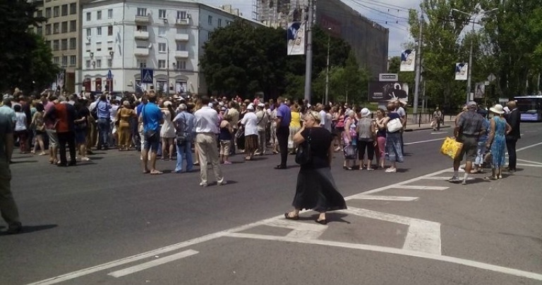 Митинг в Донецке - под разным углом зрения