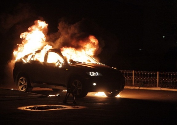 В Донецке сгорел BMW-X6