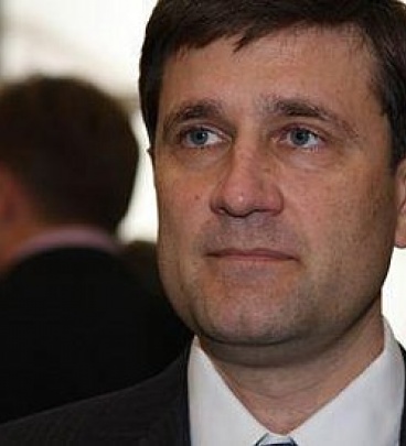 Донецкий губернатор отказался общаться с журналистами и уехал в лифте - видео