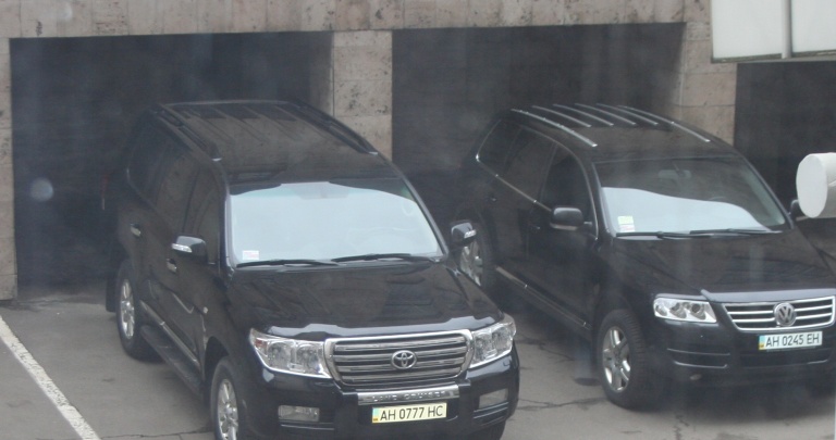 Два главных правоохранителя Донецкой области ездят на машинах общей стоимостью от 1 млн. грн