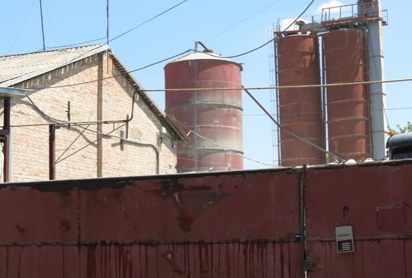 Предприятия Мариуполя перекладывают друг на друга ответственность за загрязнение цементной пылью