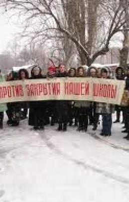 Донецкие власти еще не решили, какие школы закрыть