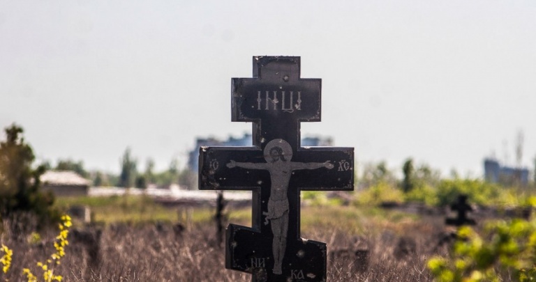 Иверское кладбище в Донецке превратилось в руины