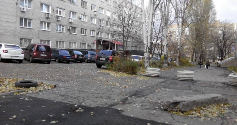 В Донецке неизвестные обстреляли здание Ворошиловской милиции ФОТОФАКТ