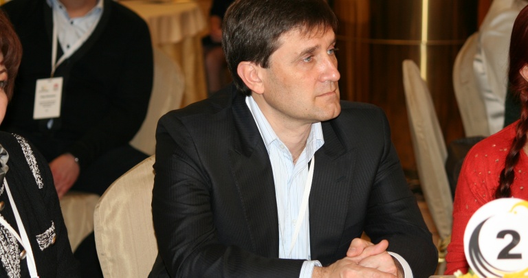 Донецкий губернатор пожертвовал 9 тыс. грн. 