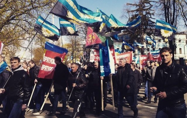 В Киеве шахтеры пикетируют Администрацию президента ФОТО