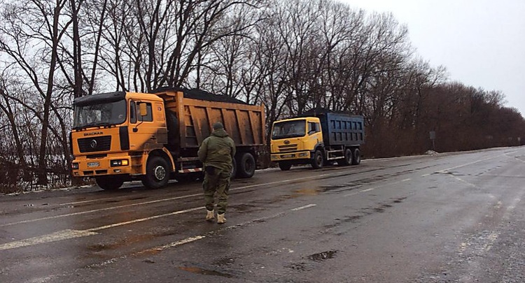 ОБСЕ зафиксировала более 200 грузовиков с углем, двигавшихся в Россию с оккупированного Донбасса