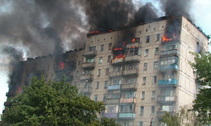 11 человек доставлены в больницу после пожара в Енакиево - фото
