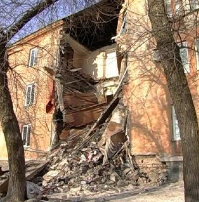 Кабмин дал 4,3 млн. гривен на обрушившийся дом в Макеевке