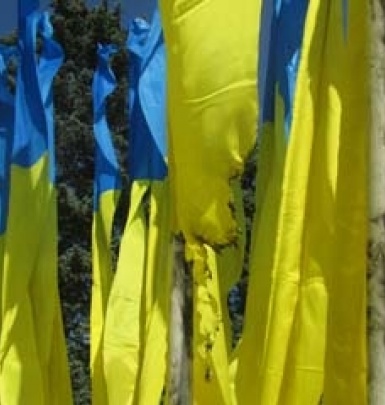 Перед Донецким горсоветом жгли государственные флаги Украины