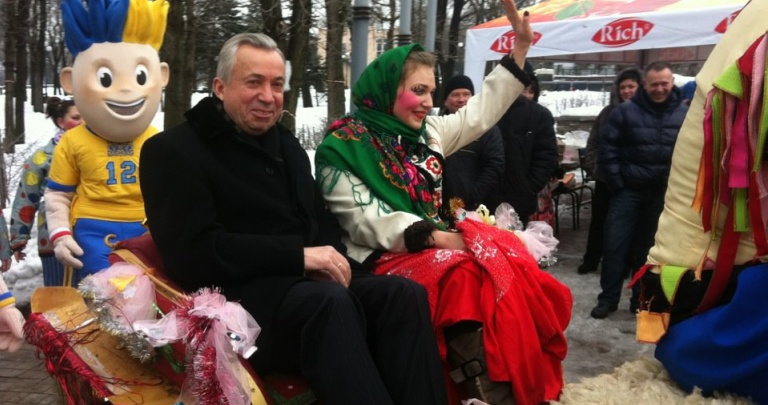 «Женщину задавили!»: В Донецке отпраздновали Масленицу и 100 дней до Евро-2012 (фото, видео)