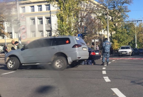 Донецк: Сначала боевики протаранили авто, потом избили водителя ФОТОФАКТ