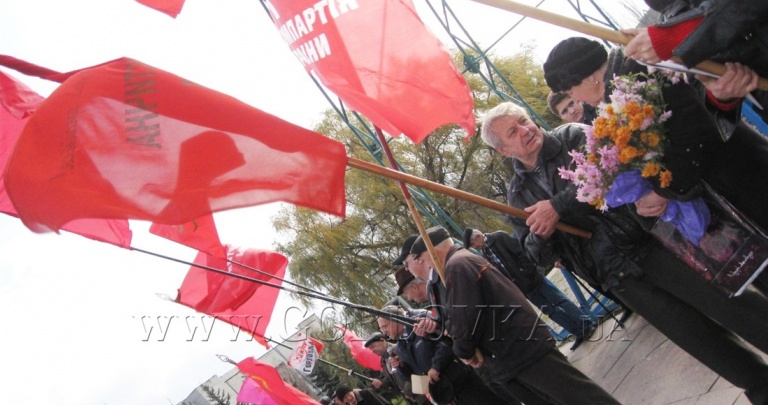 Коммунисты Горловки провели митинг и отправились в Донецк