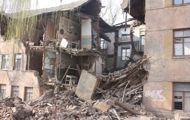 В Донецкой области рухнул дом