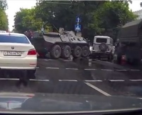 В оккупированном Донецке БТР раздавил легковушку