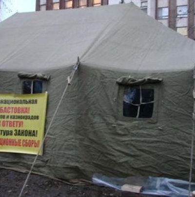 Палаточный городок голодающих чернобыльцев могут сносить 2 месяца