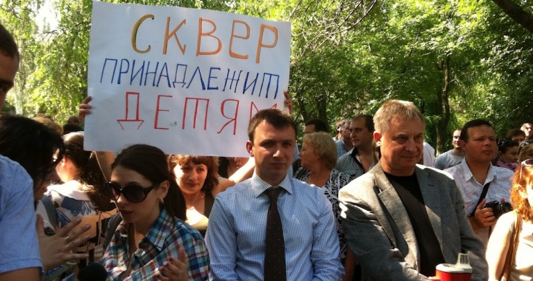 В Донецке в атмосфере нетерпимости решали судьбу православного храма - фото + видео