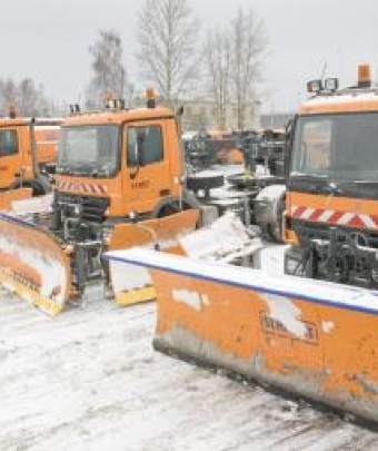 В Донецке бороться со снегом вышло 83 единицы техники. Ожидается усиление снегопада