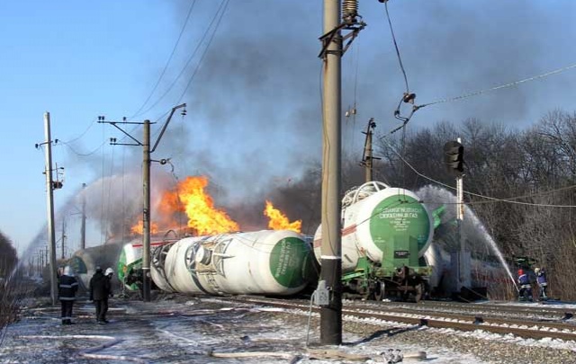 После взрыва пропан-бутана на Донецкой железной дороге подняты все цистерны