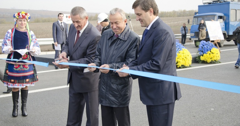 Шишацкий и Лукьянченко открыли реконструированный участок донецкой объездной