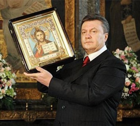 Жители Енакиево считают, что власть Януковича от бога, но не пьют за его здоровье