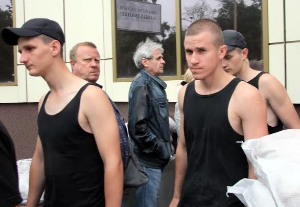 Террористы из ДНР отпустили пленных во время штурма воинской части Нацгвардии солдат ВИДЕО