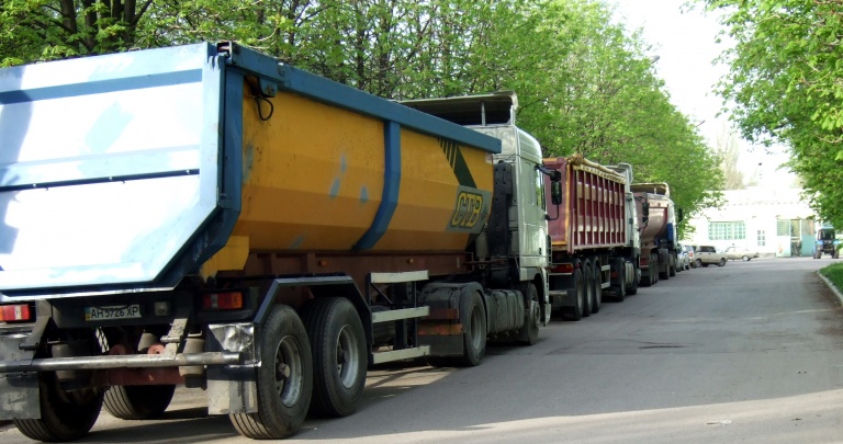 По улицам Донецка без охраны разъезжают грузовики груженые боеголовками?