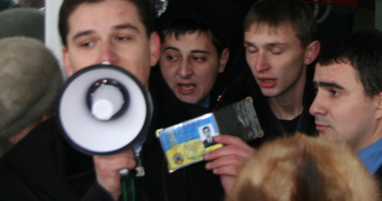 В Донецке прокуратура возбудила уголовное дело против депутата. Обвиняют в избиении милиционеров