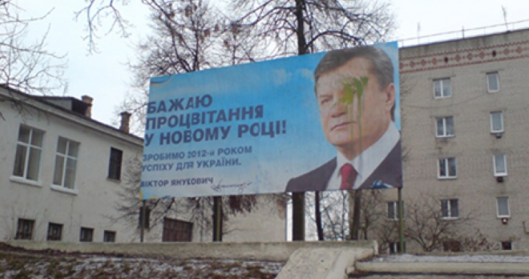 «Бигморды» в опасности: поздравления Януковича попали под расстрел