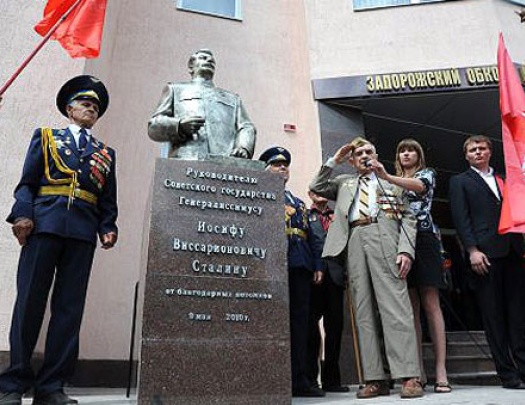 Украинский блогер взял на себя ответственность за взрыв памятника Сталину. Ко взрывам в Макеевке он не причастен