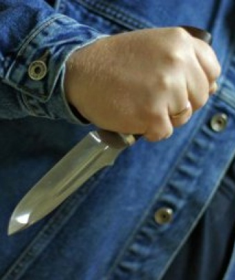 В Мариуполе рецидивист ножом ранил трех работников милиции