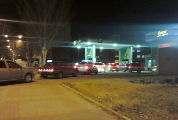 В Донецк привезли бензин: на заправках очереди, - соцсети
