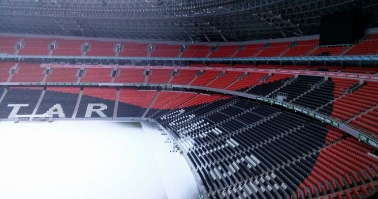 Поле футбольного стадиона «Донбасс Арены» покрылось снегом ФОТОФАКТ