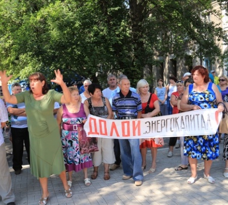 Жители Макеевки протестуют против работы завода по переработке шахтных отходов